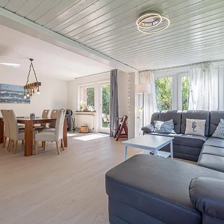 Nordlicht Feriehus Steinbergkirche